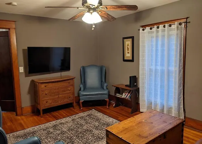Large Bakery Apartment - Central Downtown Location