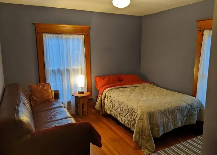 Large Bakery Apartment - Central Downtown Location