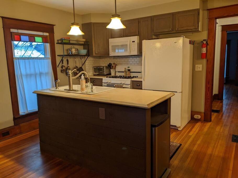Large Bakery - Downtown Location Appartement *